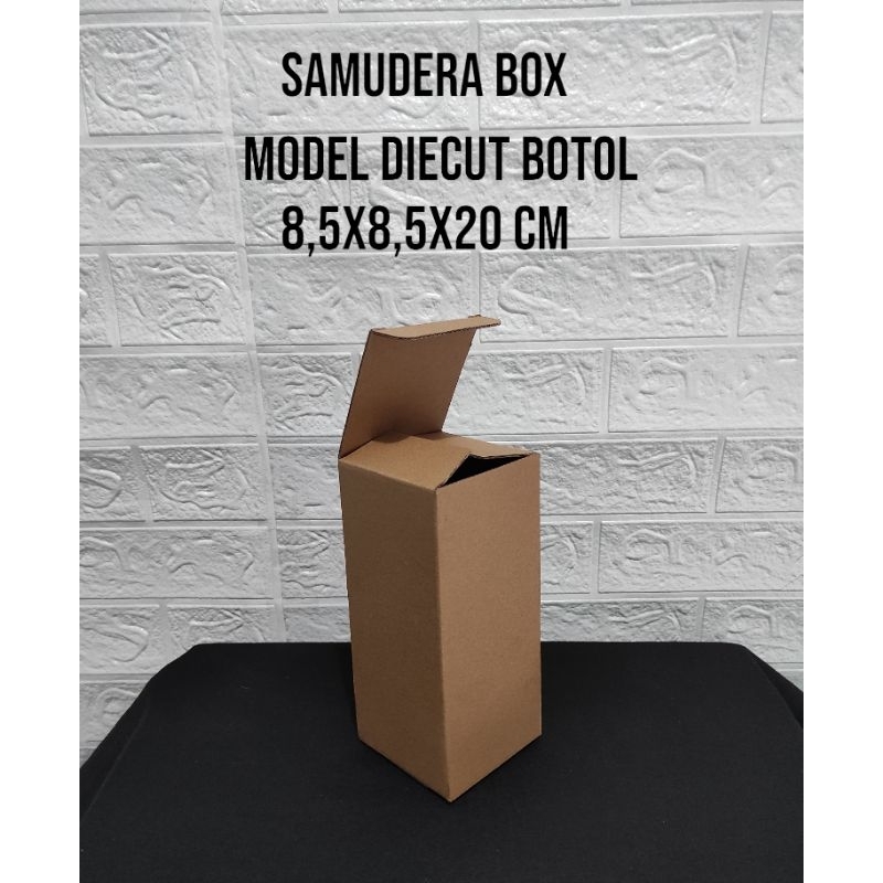 

kardus karton uk 8,5x8,5x20 cm model diecut botol untuk souvenir