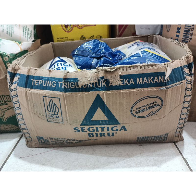 

Segitiga Biru ECONOMY per DUS 12pc x 1kg