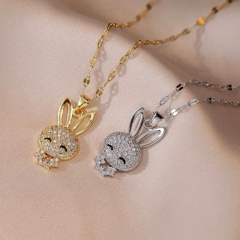 Kalung Titanium Wanita Liontin Boneka Lucu/Kalung Wanita Terbaru