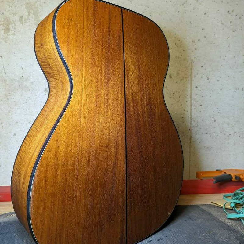 Custom body size gitar