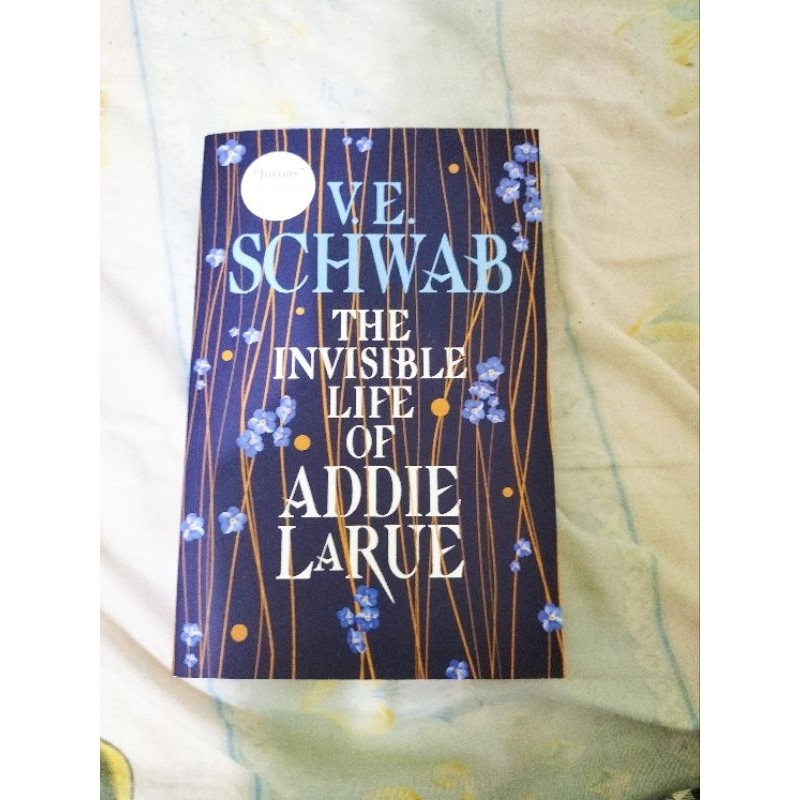 

(PRELOVED) The invisible life of addie larue by VE SCHWAB ORI