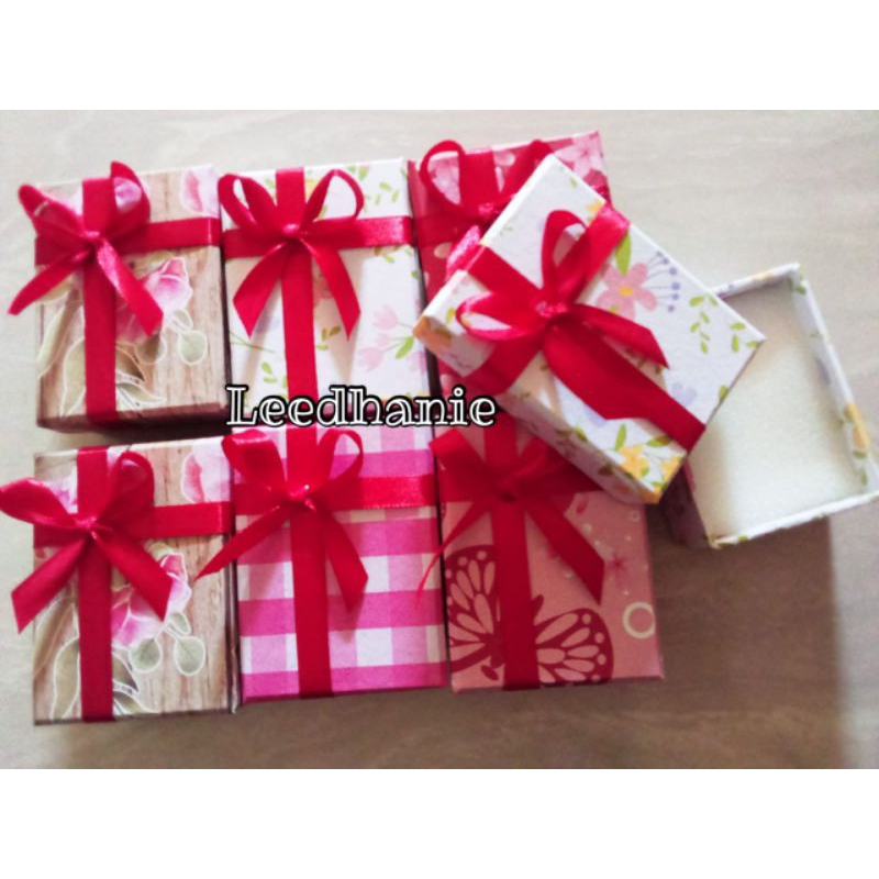 

Box pita / Kotak kado 7x5x3 bisa Request warna