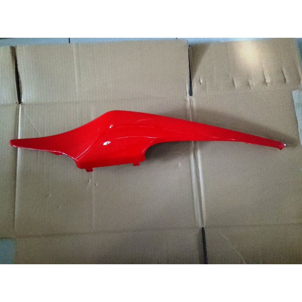 83710K15900ZA COWL L REAR / BODY L CB150R OLD (MERAH)