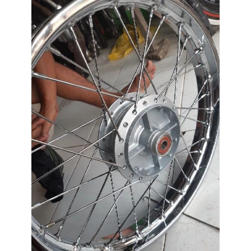 velg belakang seken ori Suzuki smash Titan