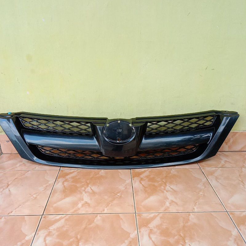 grill Toyota kijang Innova th. 2007-2009 original