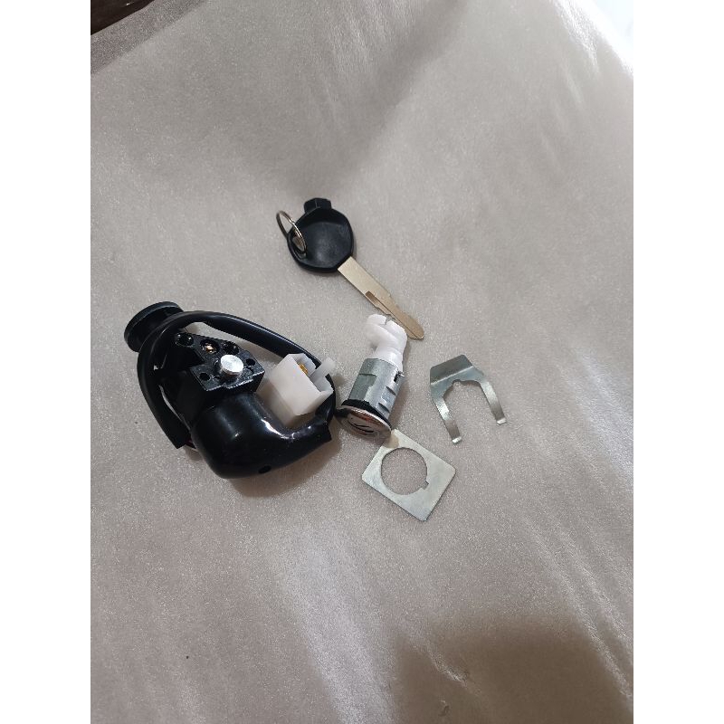 Kunci kontak plus kunci jok Minerva R150vx