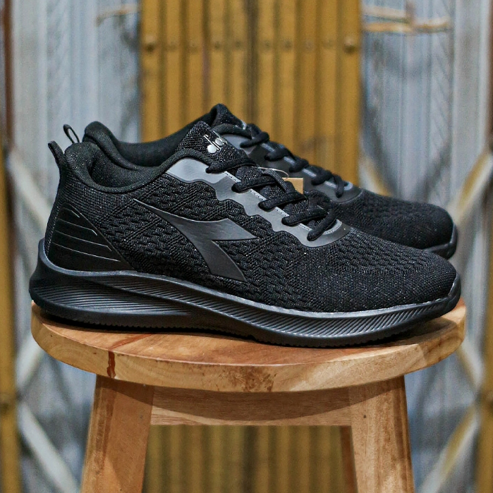 SEPATU RUNNING SNEAKERS DIADORA GOVINDA FULL BLACK ORIGINAL BNIB