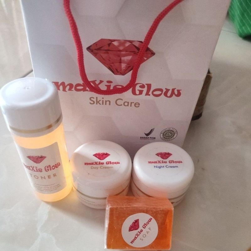 PAKET CREAM MAXIE GLOW ORI( KEMASAN LAMA ) sesuai gambar