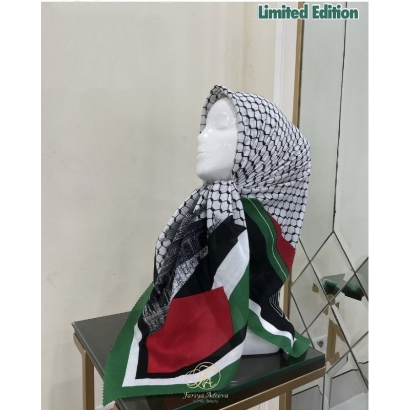 HIJAB SEGI EMPAT VOAL MOTIF PALESTINA PUTIH HITAM