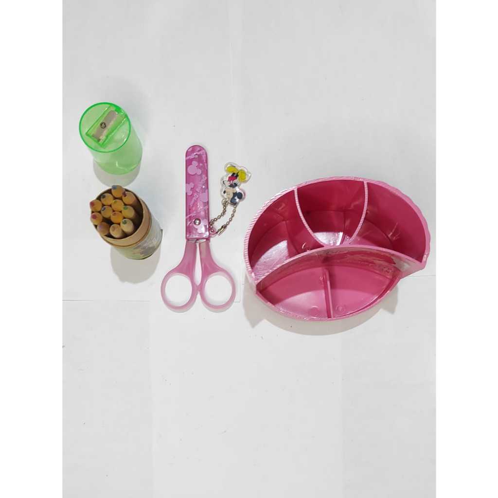 

PAKET 9 ( Tempat Pen / Pensil Gambar + Rautan / Gunting Fancy Kecil)