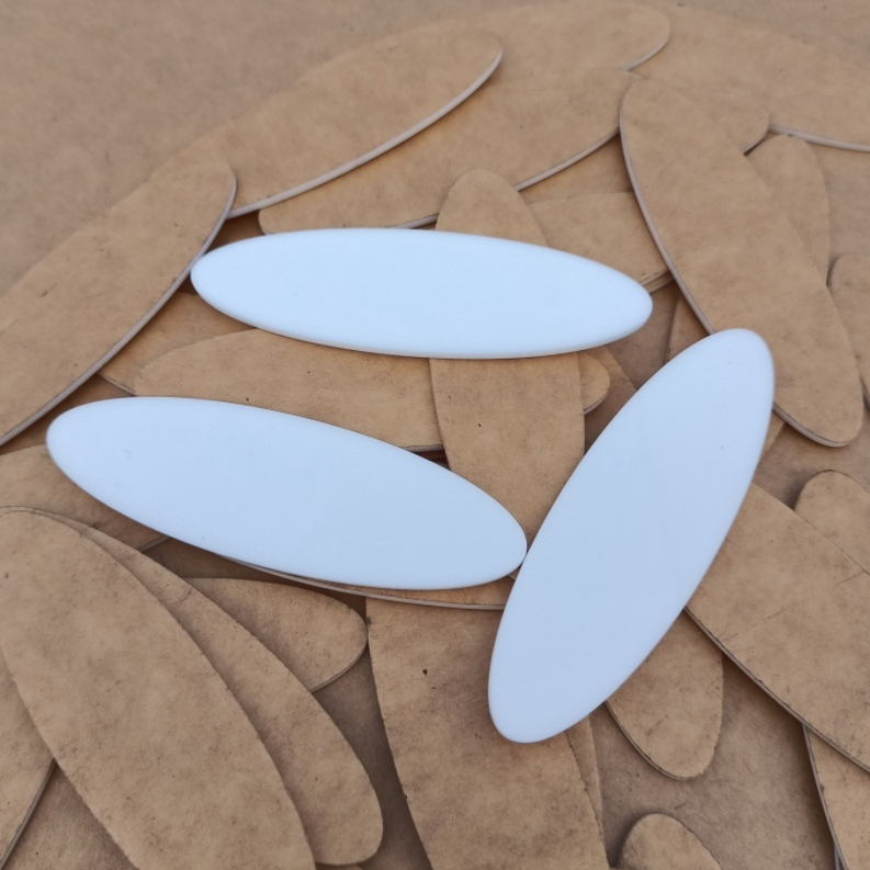 

Bahan Name Tag Oval Akrilik 8x2 cm