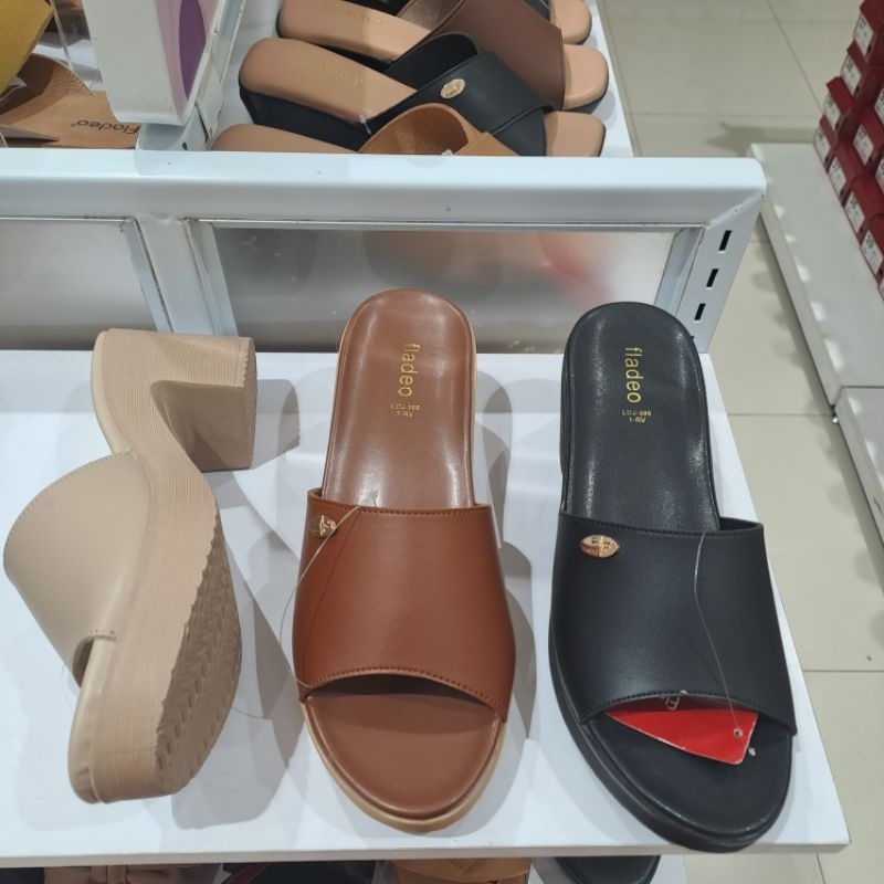SANDAL WANITA HAK KOTAK 5CM FLADEO LOGO SELOP SINTETIS
