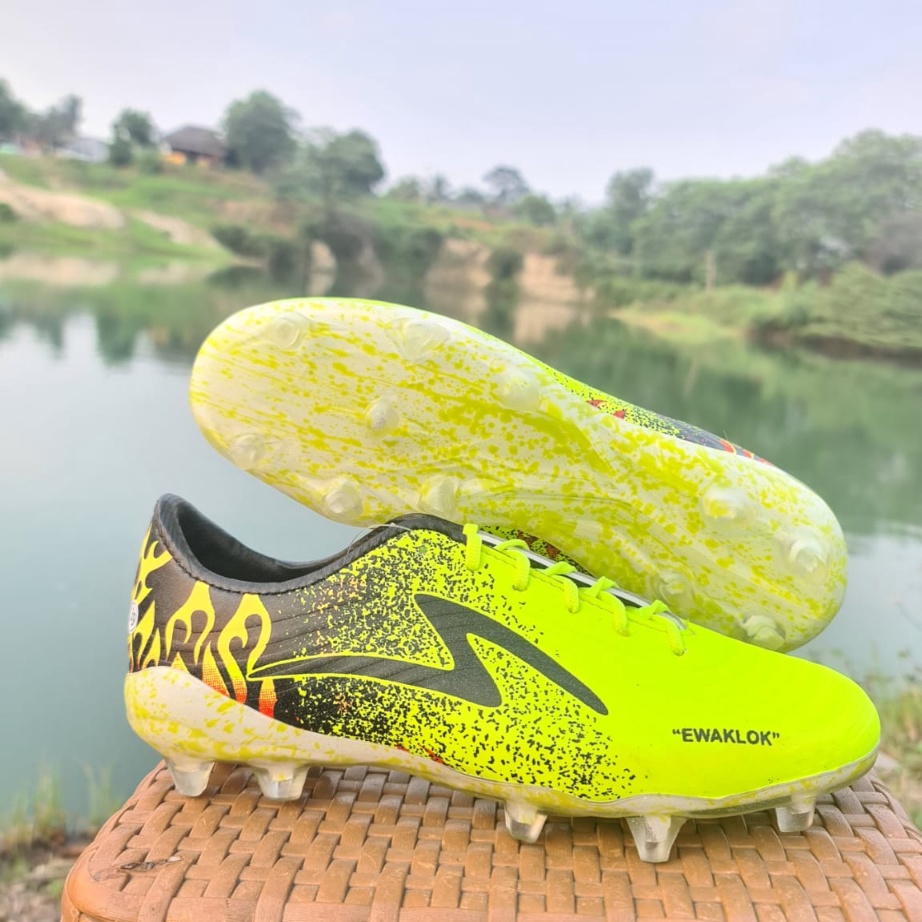 Star Seller, TERLARIS  SEPATU BOLA PRIA OLAHRAGA SOL .