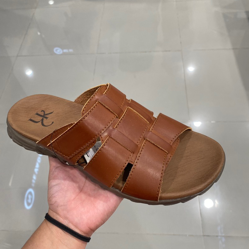 YONGKI KOMALADI SANDAL SLIP-ON PRIA