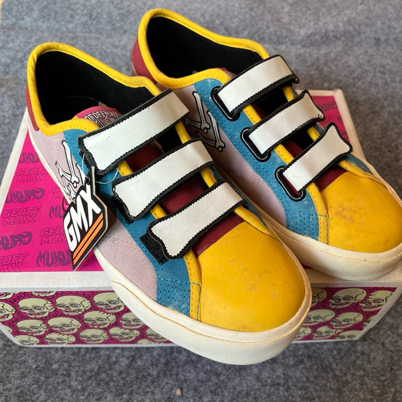 Sepatu Geoff Max Muklay