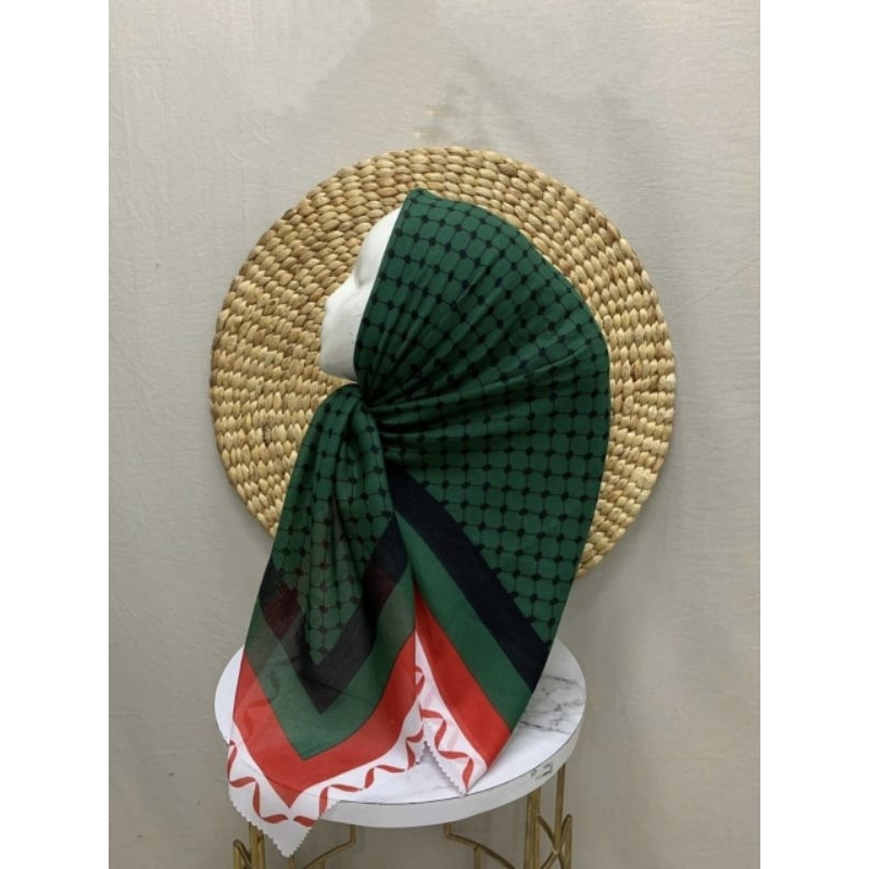 HIJAB SEGI EMPAT VOAL MOTIF PALESTINA HIJAU BOTOL BY KAYLA