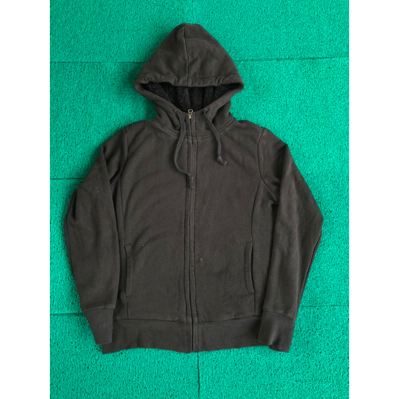 sherpa uniqlo hitam