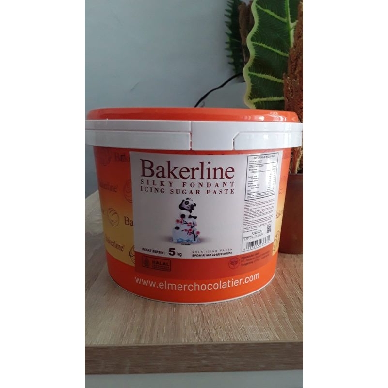 

SILKY FONDANT WHITE BAKERLINE REPACK 250GR - 500GR - 1KG