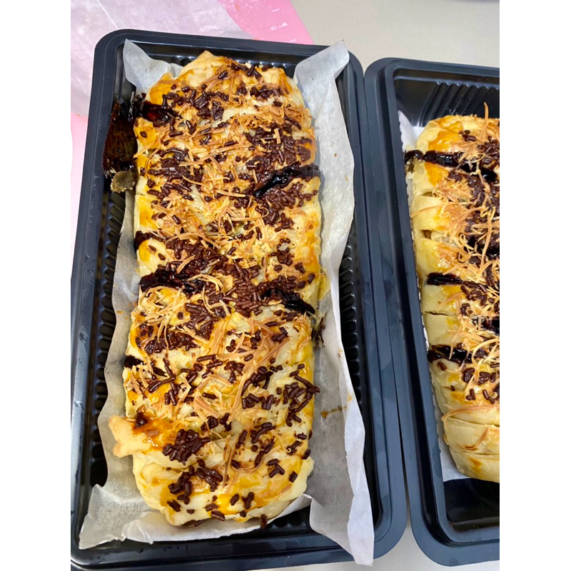 

STRUDEL BANANA COKLAT KEJU ,hanya via instan/sameday