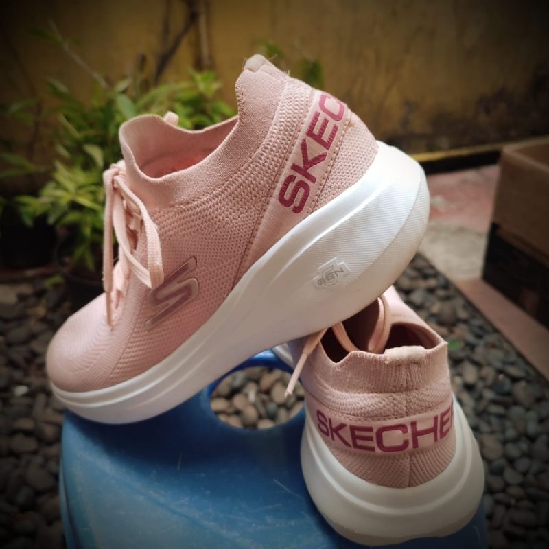 Sepatu Lari Wanita Skechers Go Run Fast Rose Pink Original