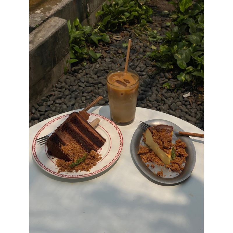 

SHU ARTISANS-Lindt Baileys Cake by the slice