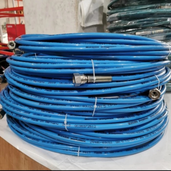 

Unik Hose 1800Bar X 5MTR Polyflex 2440D-03V32 26100psi Conection 1/4 MNPT Limited