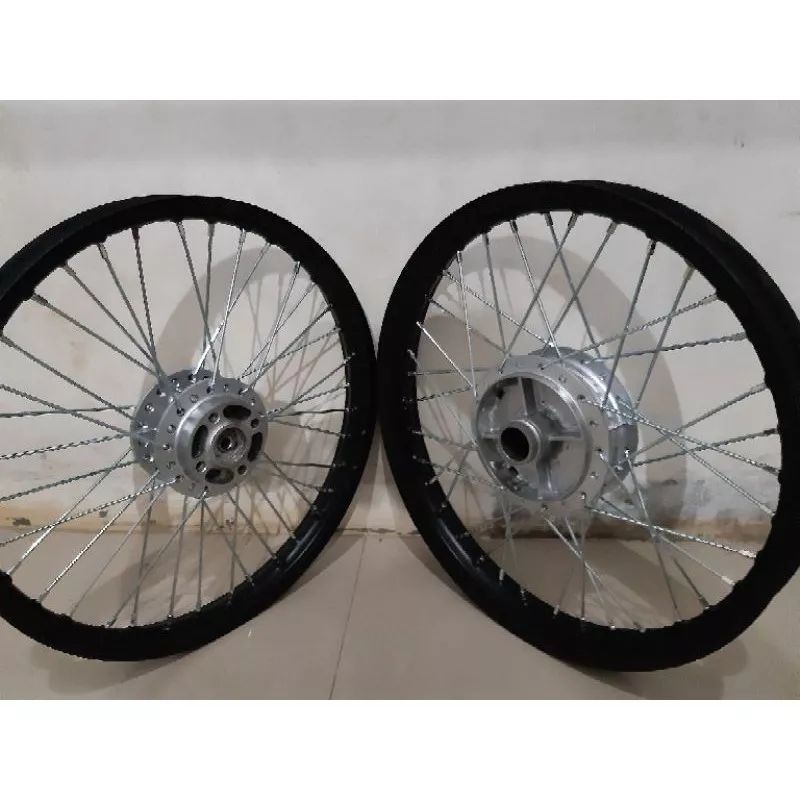 PELEK /VELEG/VELG DEPAN BELAKANG SEKEN ORI SUZUKI SMASH NEW / SHOGUN 110 HITAM