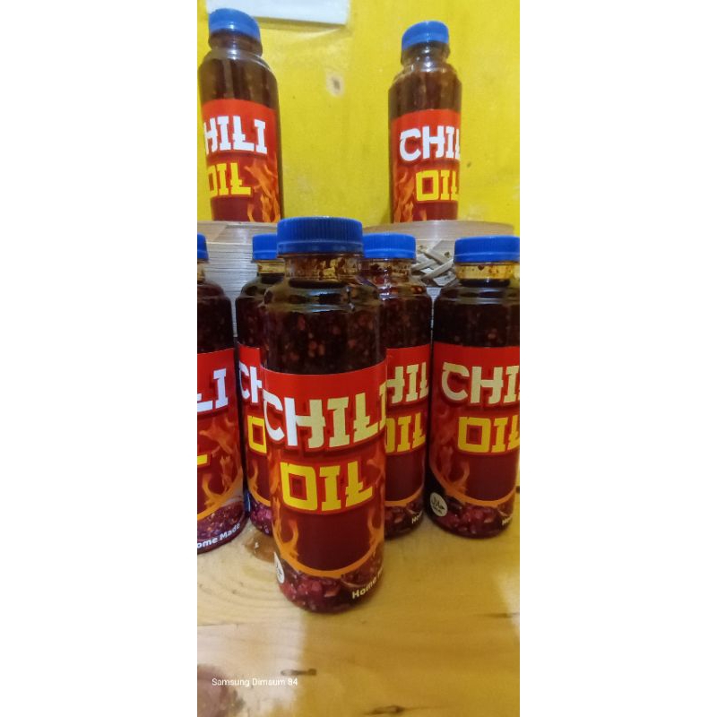 

CHILI OIL 240 GRAM 100 % HALAL