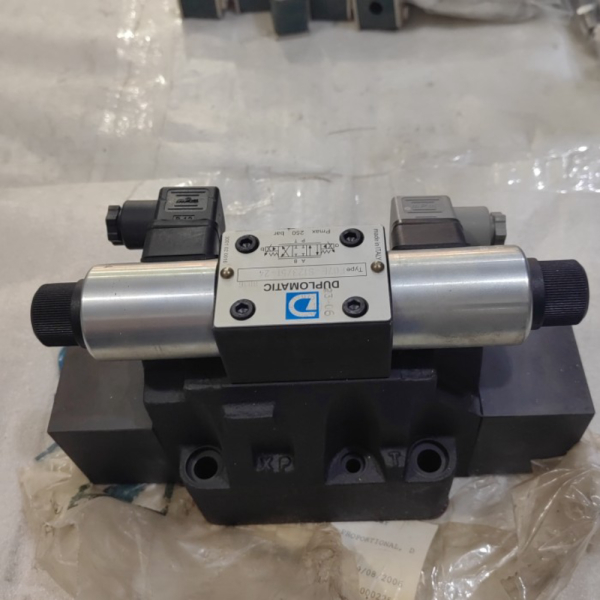 

Jual DUPLOMATIC E07E-S123/51-24 PILOT OPERATED DIRECTIONAL CONTROL VALVE Limited