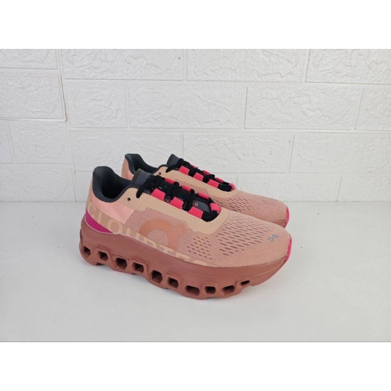 Sepatu on cloud monster pink