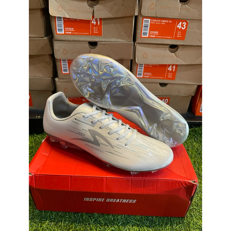 Sepatu Bola SPECS LS REBORN