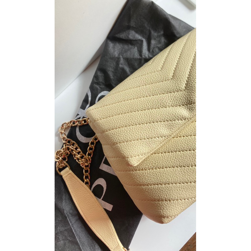 PRELOVED, tas Prior local brand