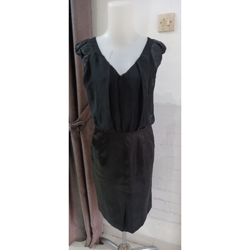 pl Dress pesta hitam Licin Glossy Variasi ceruti Cantik masih Like New