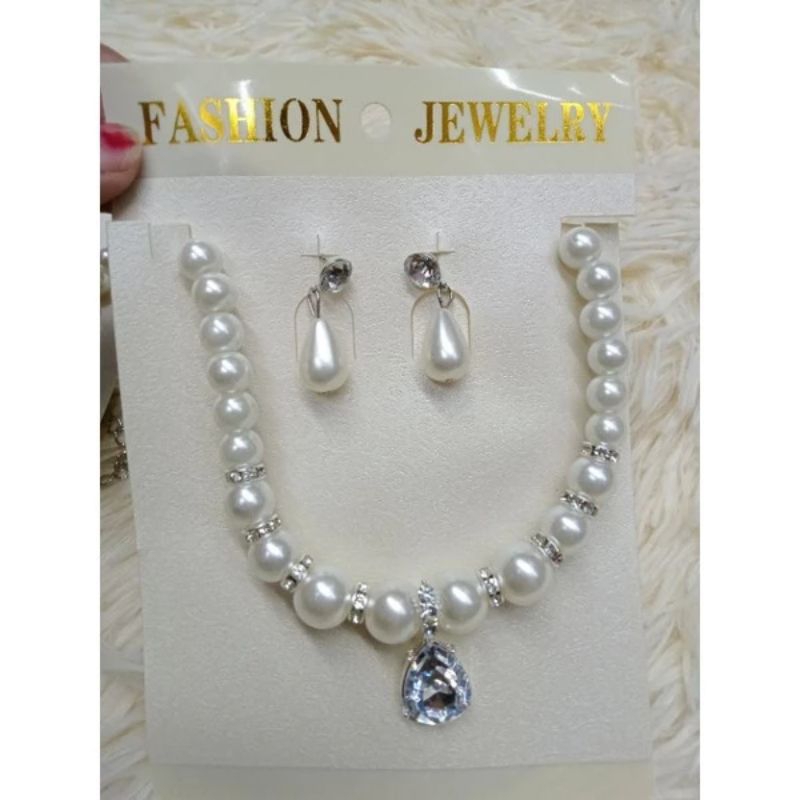 ORIGINAL KALUNG MUTIARA SET ANTING/KALUNG MUTIARA UNTUK PESTA/KALUNG MUTIARA SATU SET ANTINGNYA