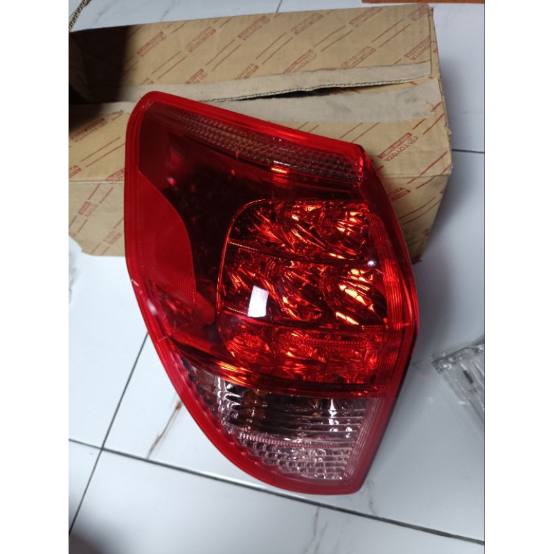 lampu belakang rav 4 2005 sebelah kiri