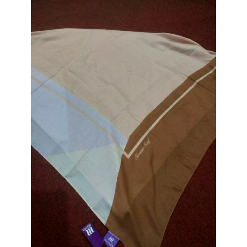 Mezora jilbab segi empat