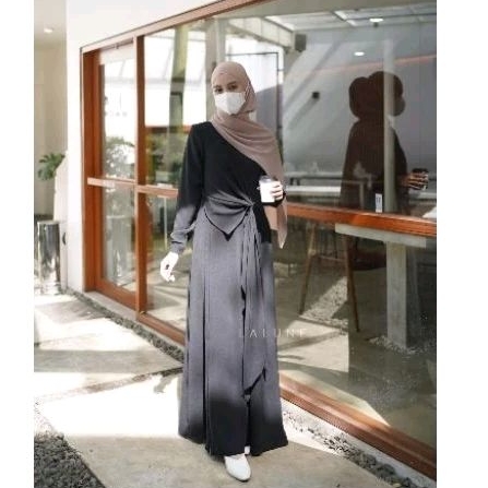 Preloved Mecca dress by Lalune