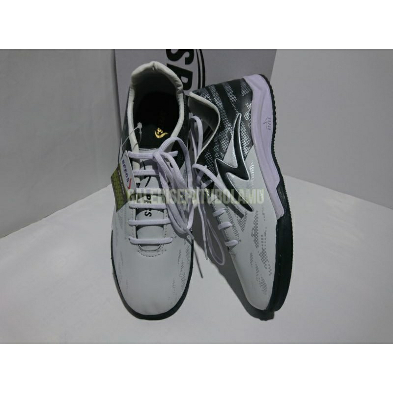 Sepatu Futsal SPECS alpha