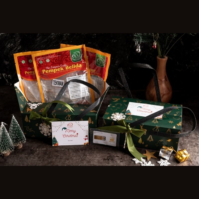 

GaRINg Chewy Harum - GRINCH Hampers (16 PCS Pempek Campur + 12 PCS Tekwan Belida) | Christmas Hampers | Hampers Natal