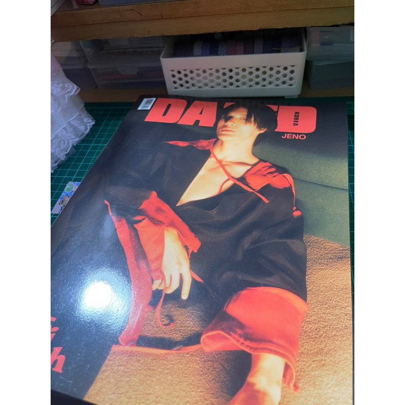 

[READY STOCK] JENO DAZED MAGAZINE FERRAGAMO