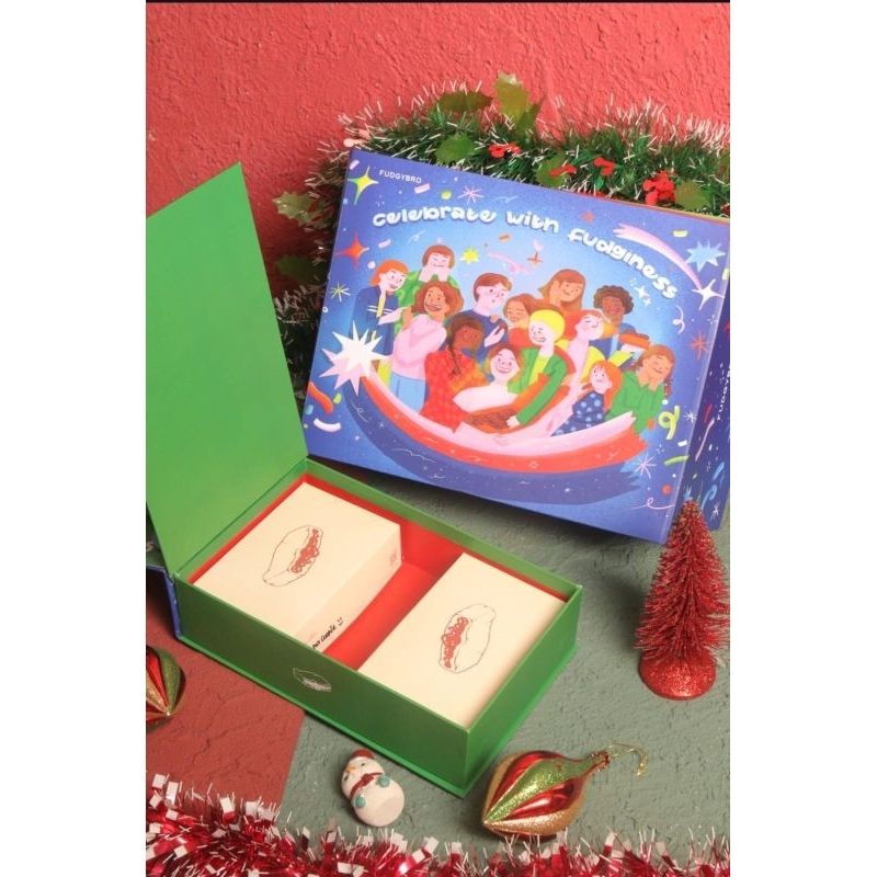

Fudgybro Small Box Christmas 2023- Year End Hampers JNE