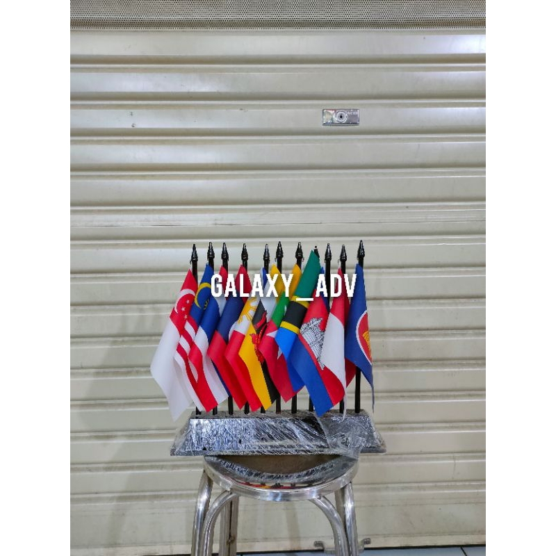 

tiang kayu meja 11 tiang+bendera meja