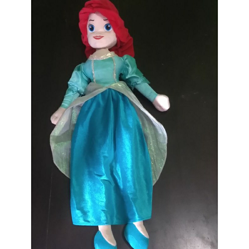 boneka figur Ariel