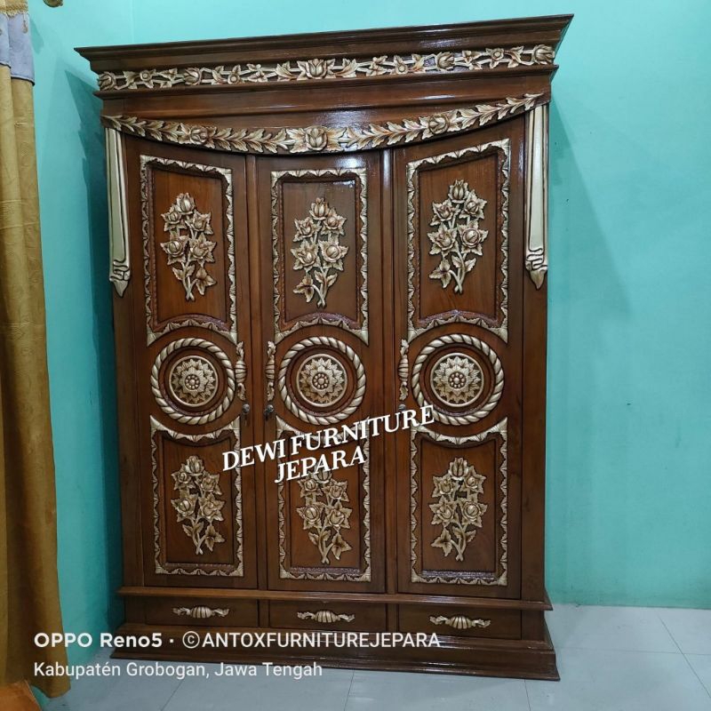 lemari pakaian ukiran gong furniture Jepara