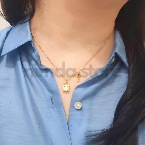Kalung Wanita Kunci Gembok Titanium Premium