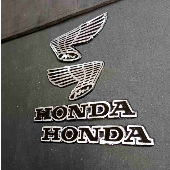 emblem Tangki cb100 1set emblem tangki cb100 galatik emblem tangki gelatik cb100 (LOKAL HITAM)