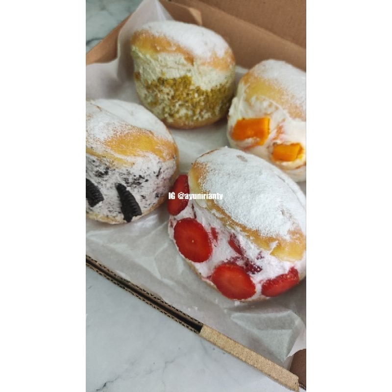 

Korean Milk Cream Donuts isi 4 HANYA INSTAN