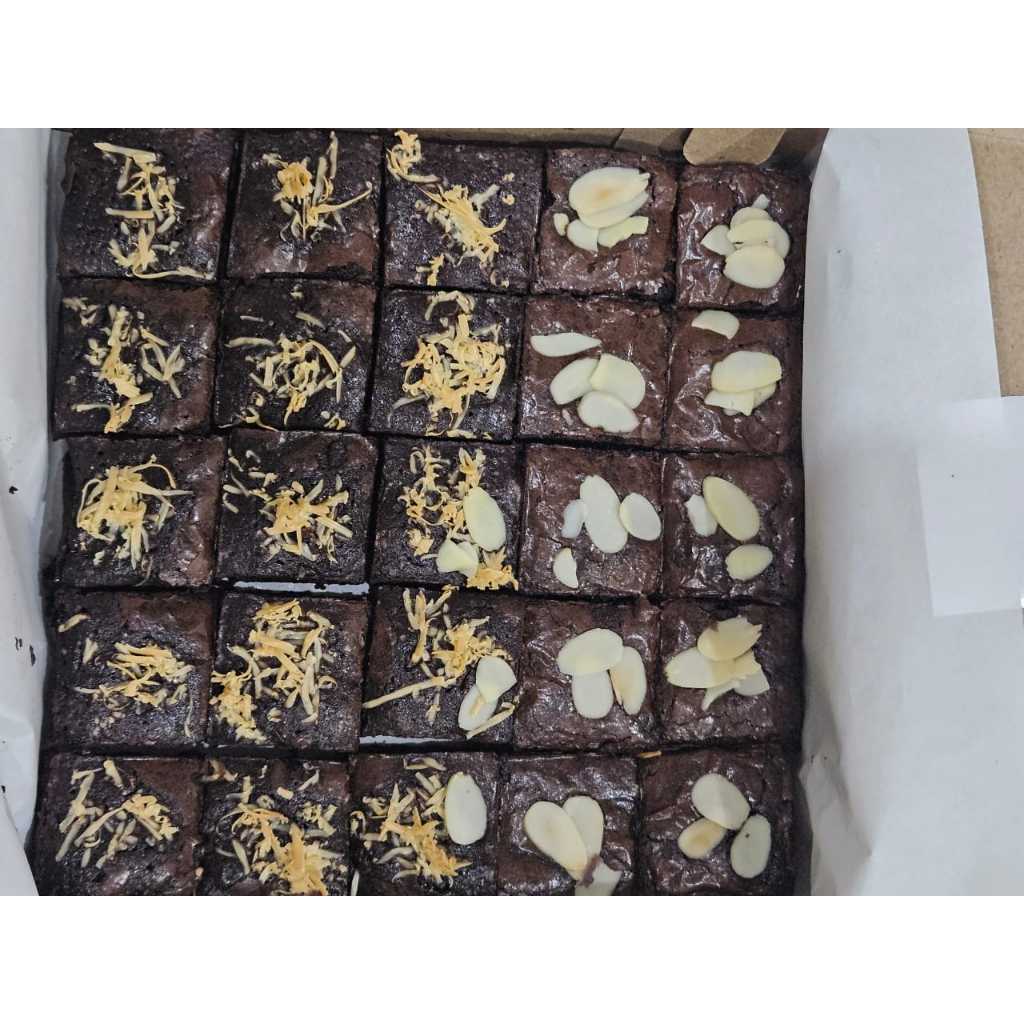 

Brownies Fudgy / fudgy brownies sekat skat ukuran 22x22 cm