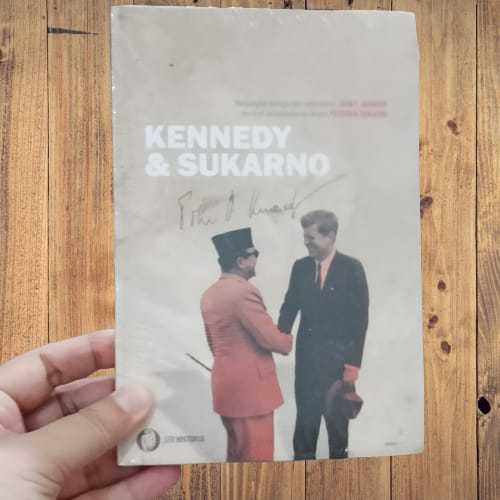 Kompas Kennedy & Sukarno Ho Chi Minch Mengincar Bung Besar Soekarno