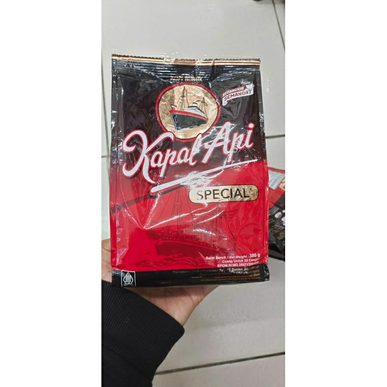 

[7ZW45] NEW！Kopi Kapal Api Special Merah 380gram Terkini